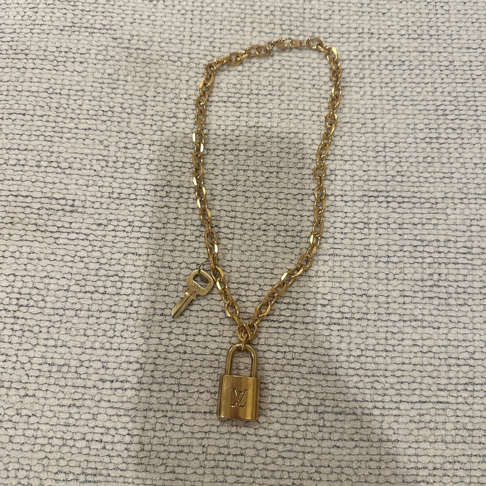 Louis Vuitton lock and key necklace - Picture 4 of 5